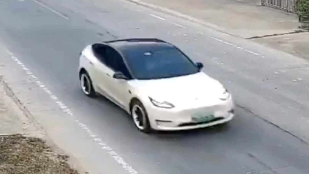 Speeding Tesla kills 2 in China, carmaker denies claims that brakes failed
